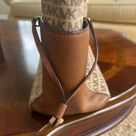 Michael Kors Voyager Tote Bag - Picture 8 of 8